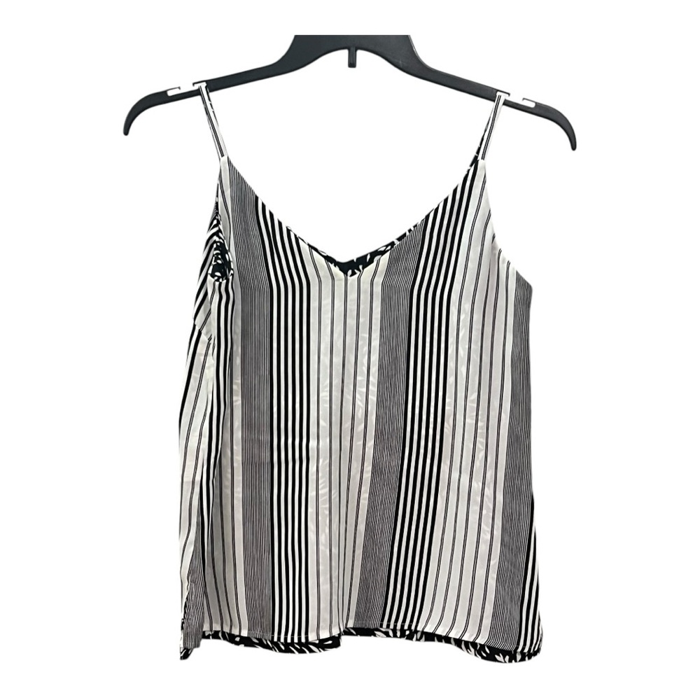 Black and White Striped Women's Top Pit to pit 18.5 inches Length 23 inches EUC